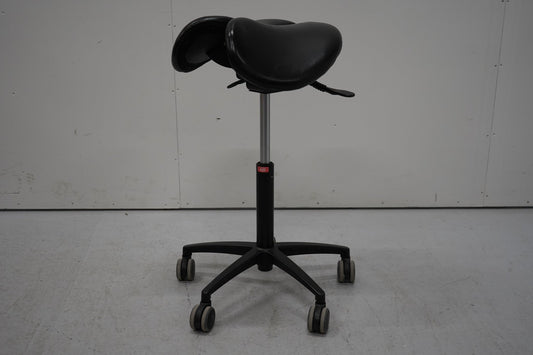 Salli Multiadjuster satulatuoli mustalla ristikolla - Suomen Kalustekeskus