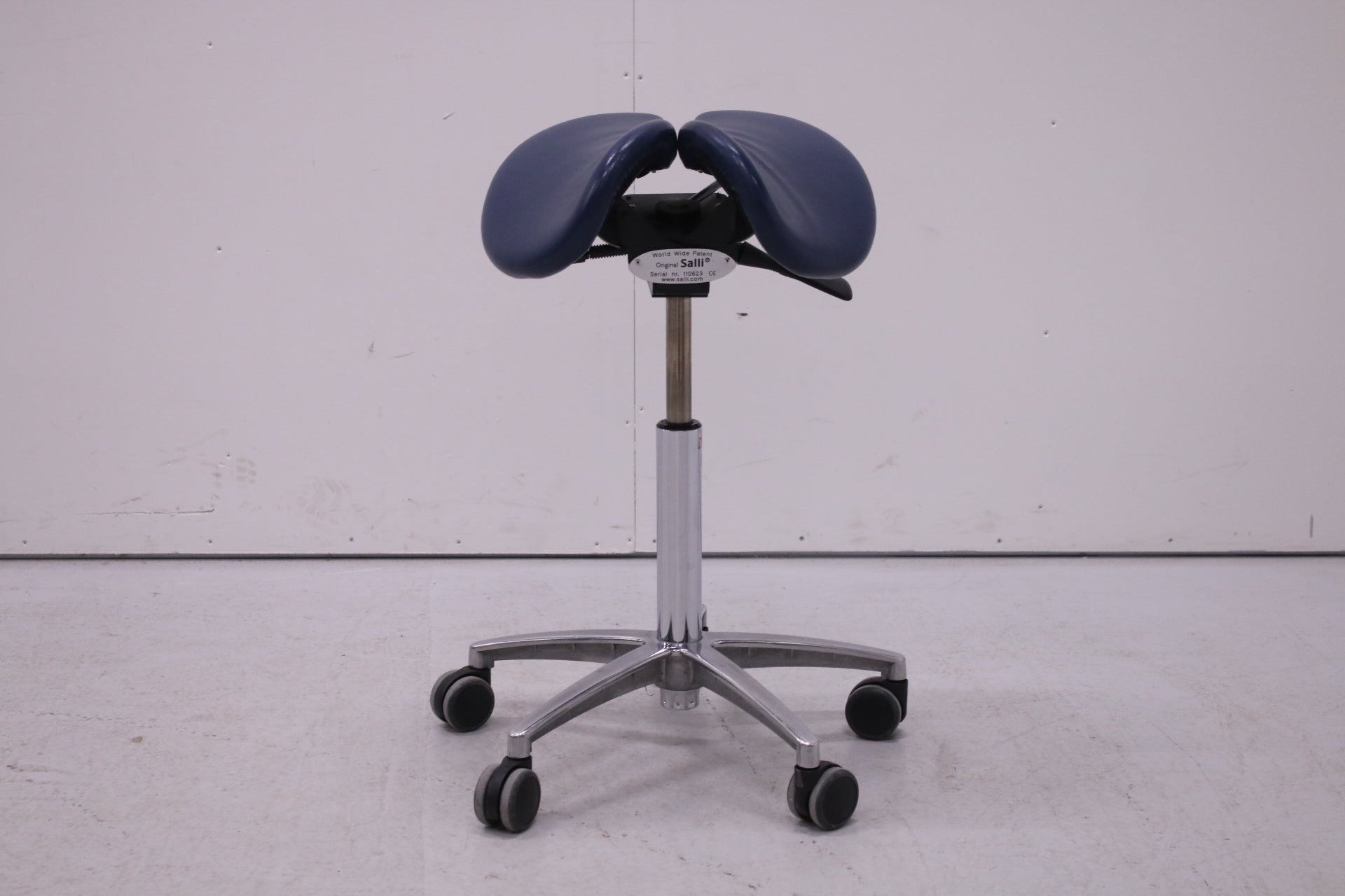 Salli multiadjuster satulatuoli, sininen / kromi - Suomen Kalustekeskus