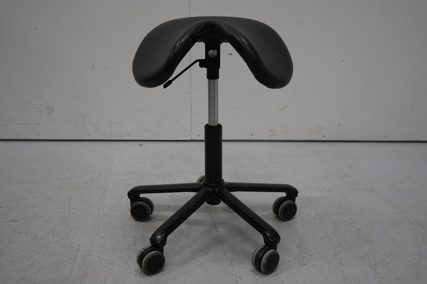 Salli satulatuoli, yksiosainen / matala kaasjousi - Suomen Kalustekeskus