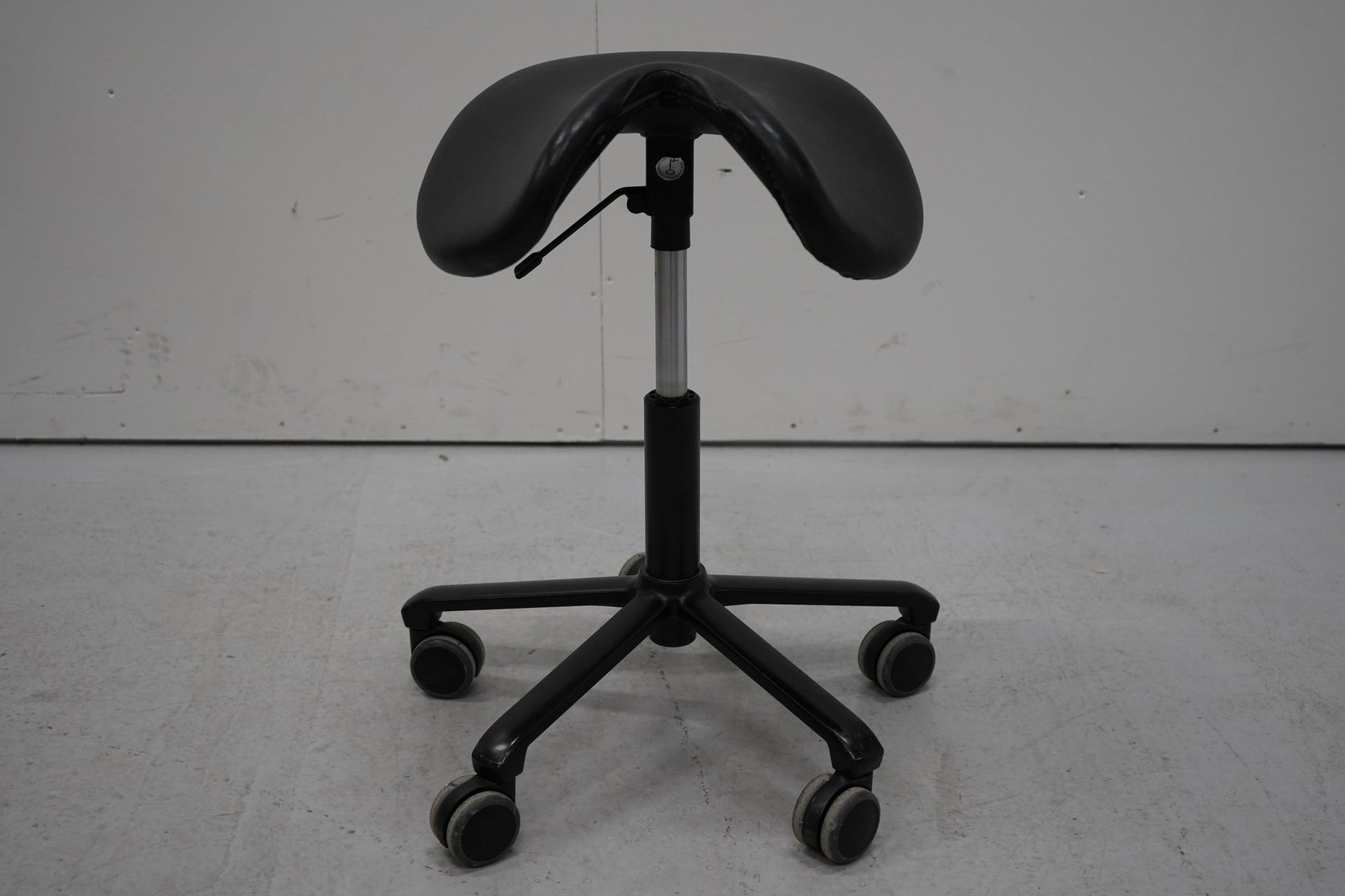 Salli satulatuoli, yksiosainen / matala kaasjousi - Suomen Kalustekeskus