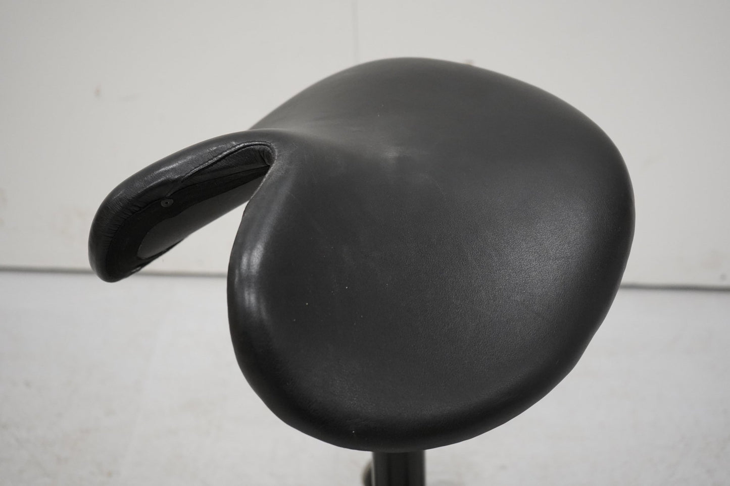 Salli satulatuoli, yksiosainen / matala kaasjousi - Suomen Kalustekeskus