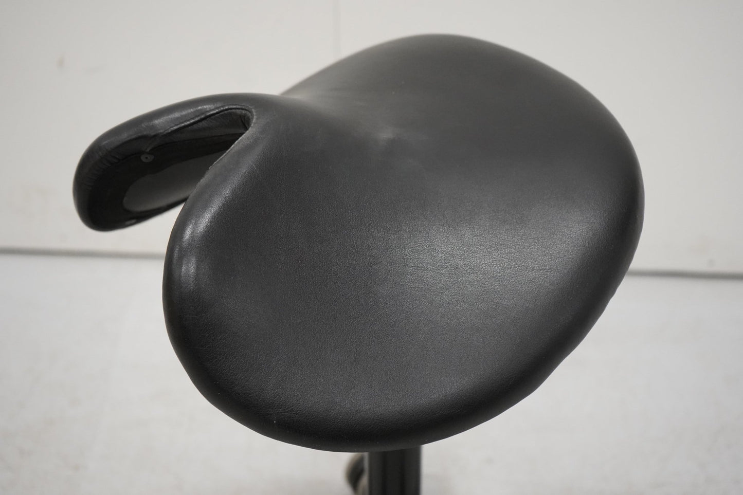 Salli satulatuoli, yksiosainen / matala kaasjousi - Suomen Kalustekeskus