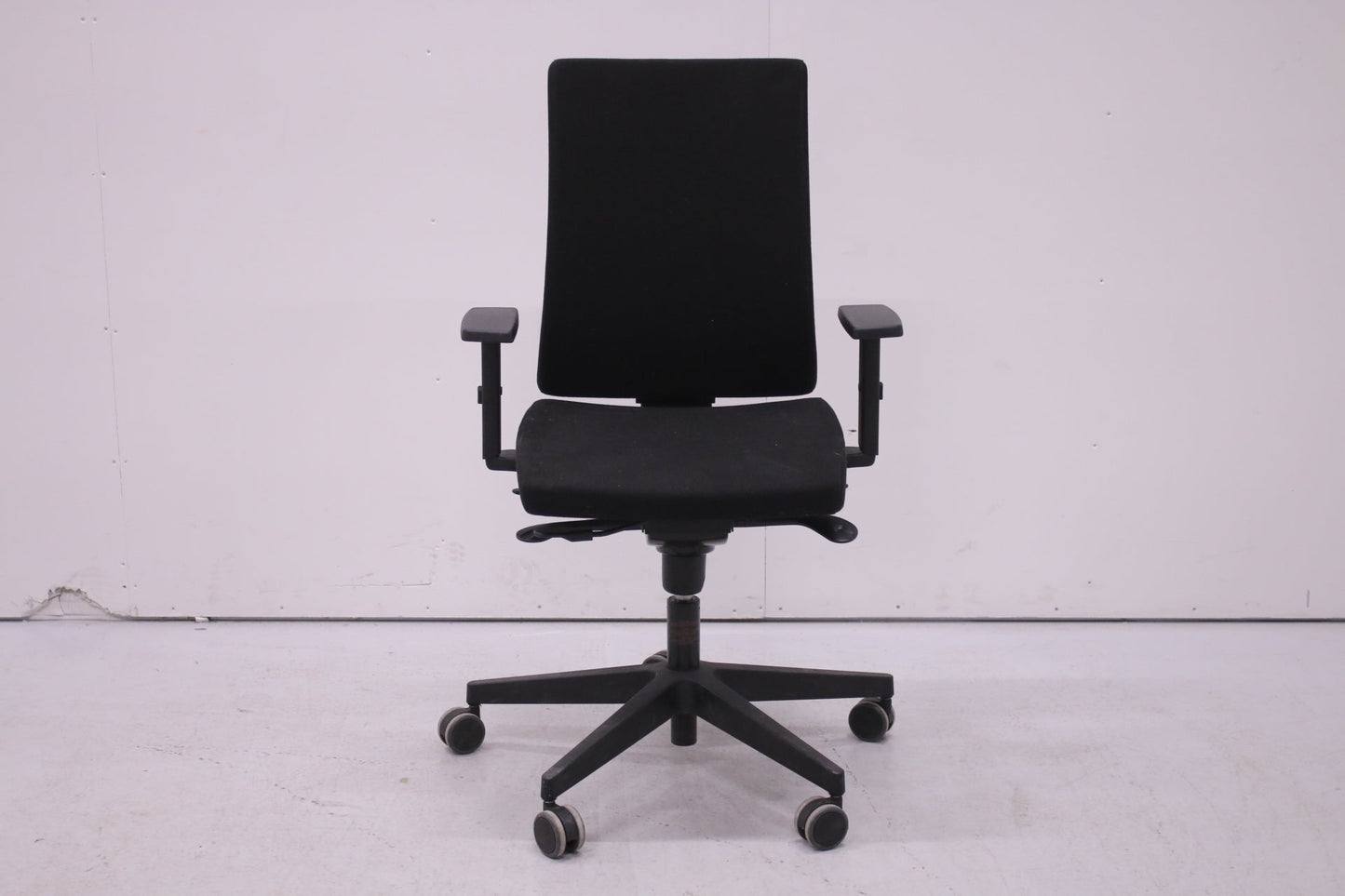 Sit Standard - Työtuoli, musta - Suomen Kalustekeskus