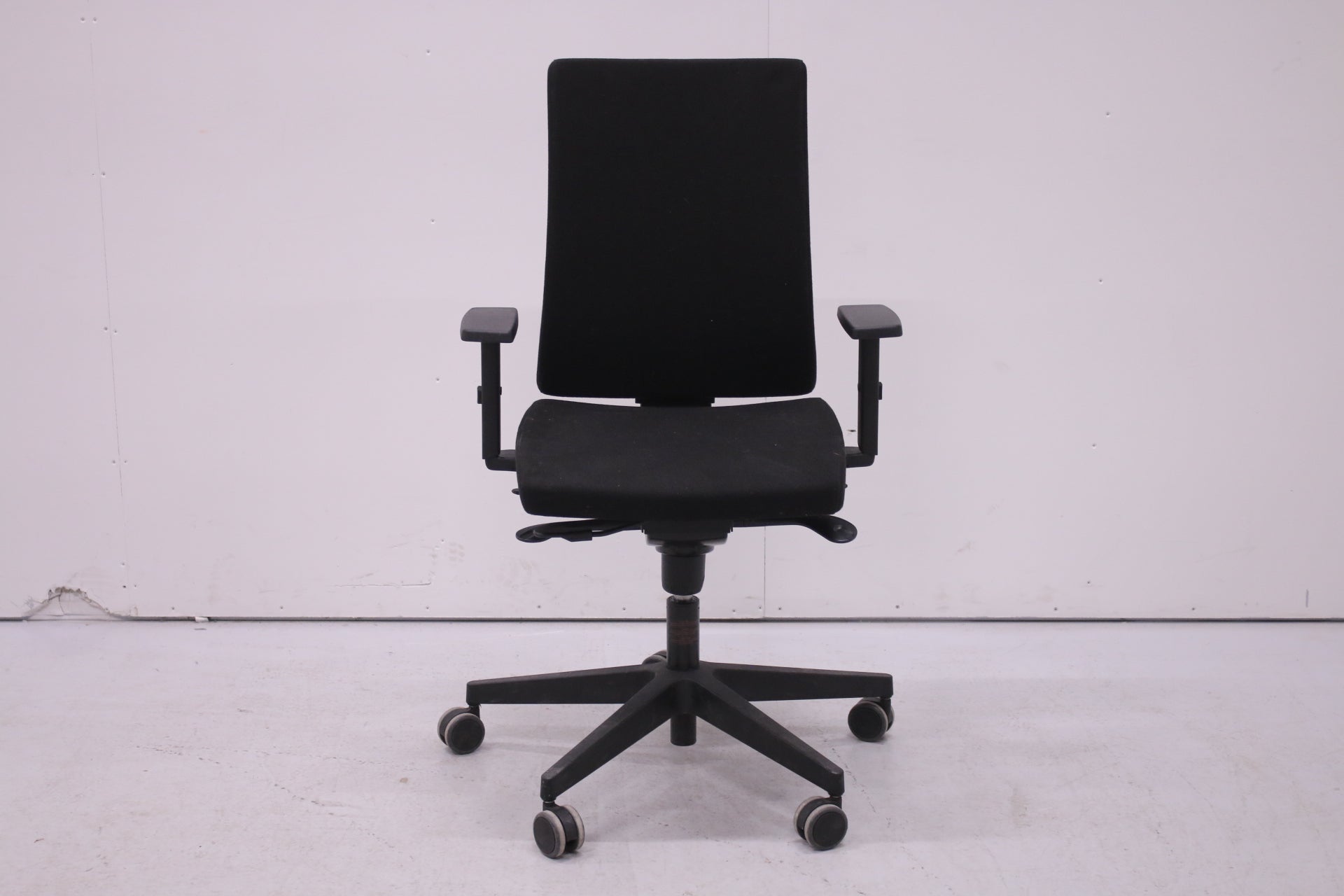 Sit Standard - Työtuoli, musta - Suomen Kalustekeskus