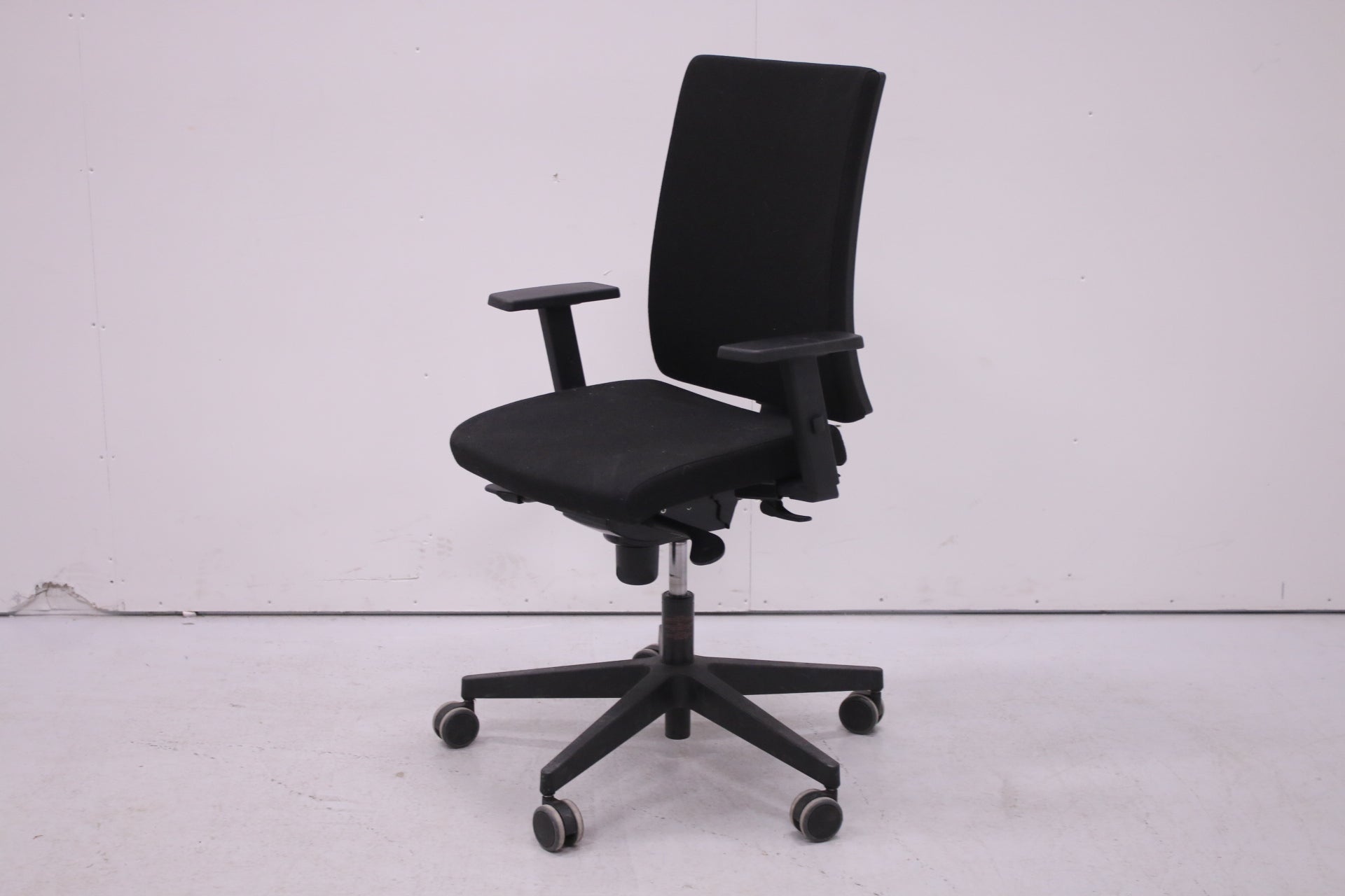 Sit Standard - Työtuoli, musta - Suomen Kalustekeskus