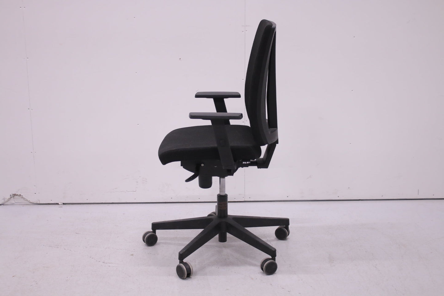 Sit Standard - Työtuoli, musta - Suomen Kalustekeskus