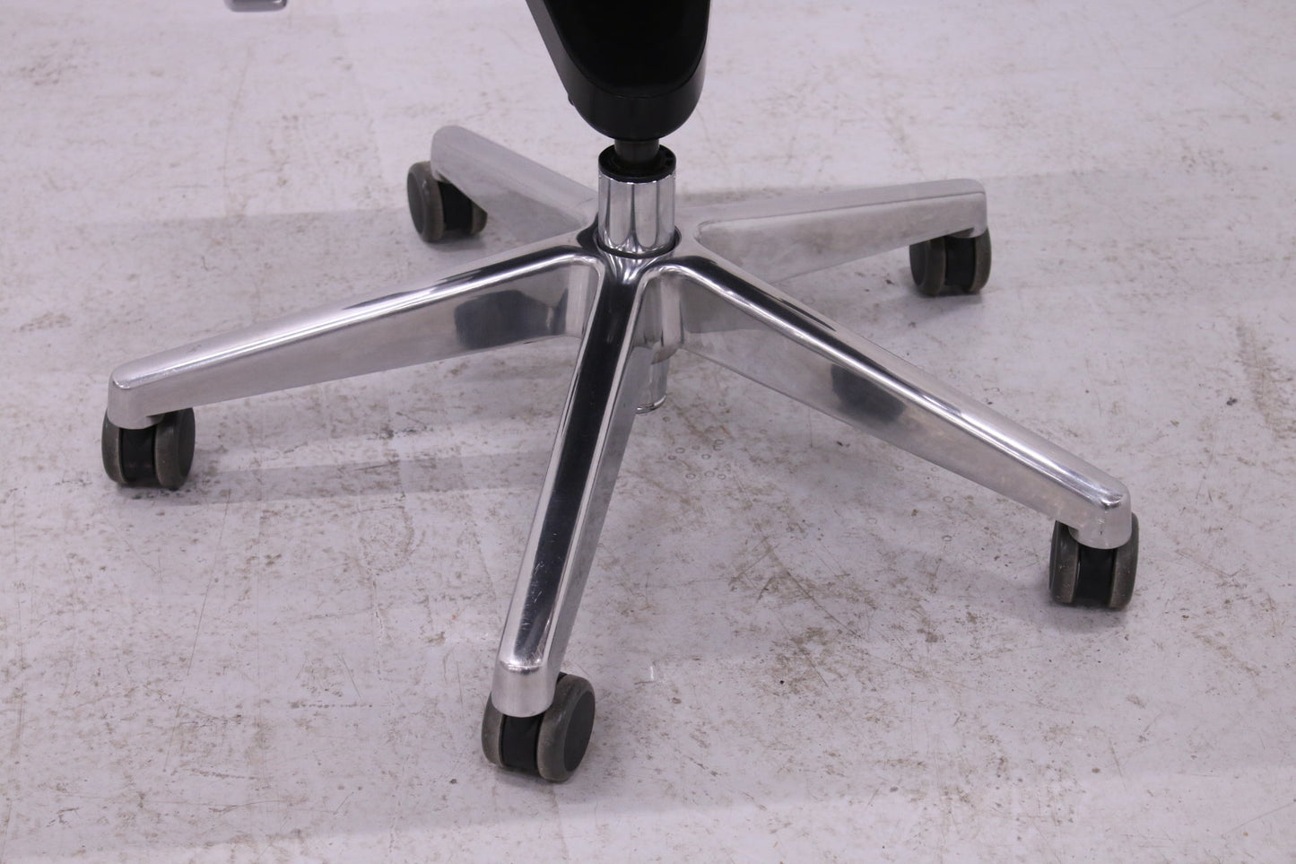 Sitio Deluxe Medium kokoustuoli / työtuoli - Suomen Kalustekeskus