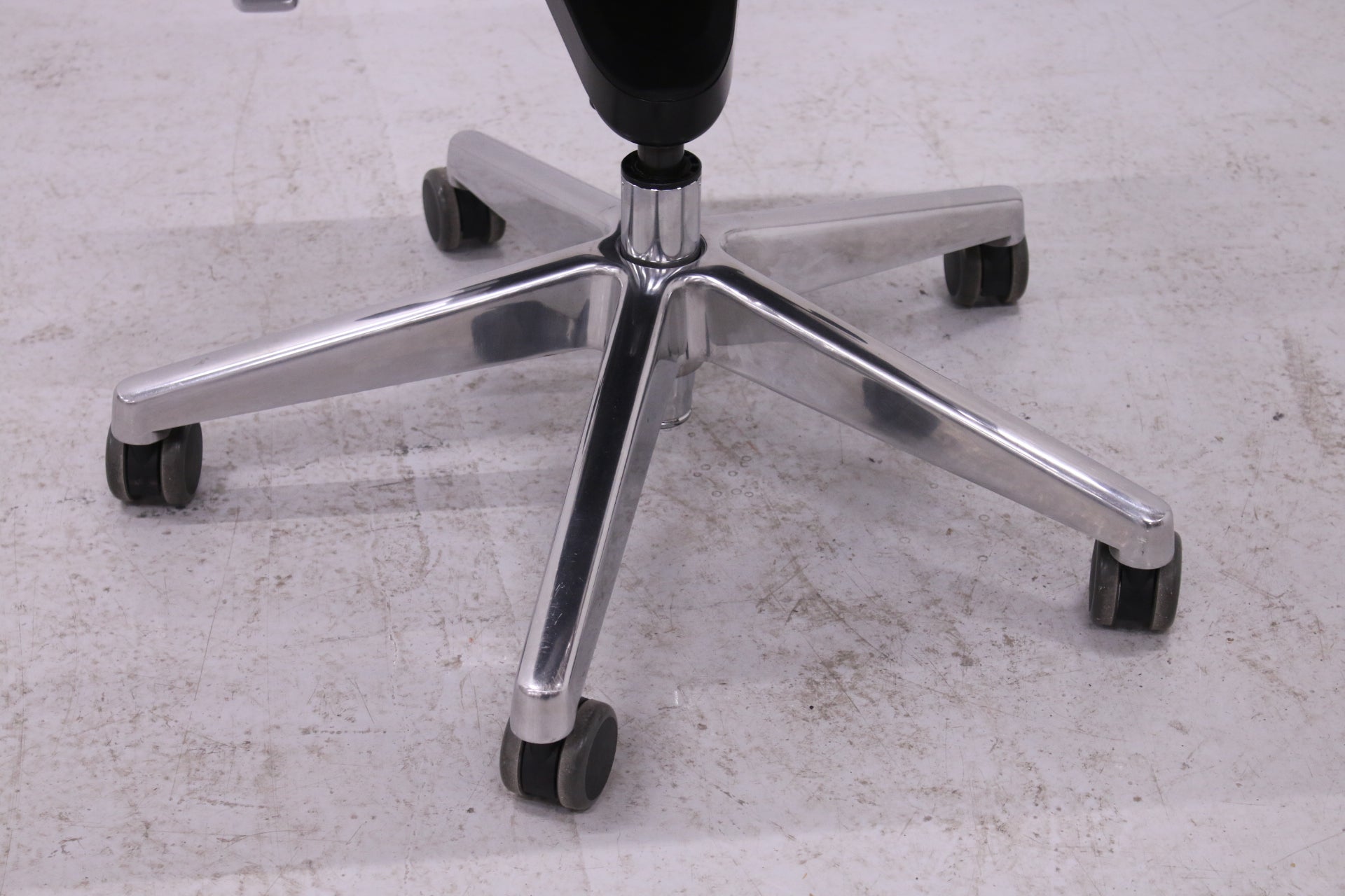 Sitio Deluxe Medium kokoustuoli / työtuoli - Suomen Kalustekeskus