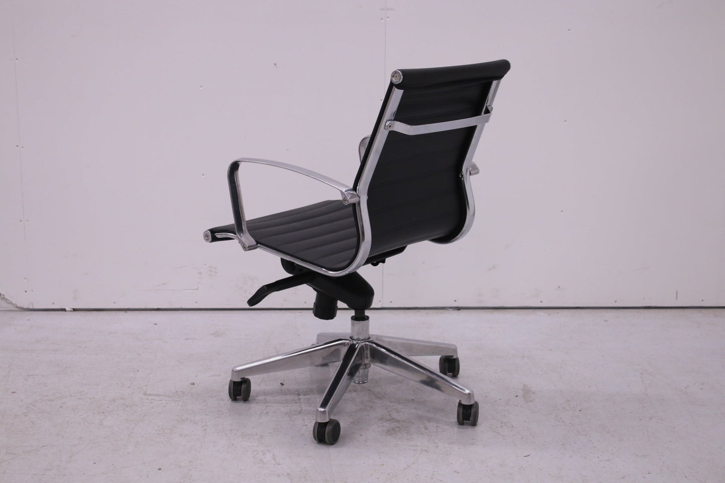 Sitio Deluxe Medium kokoustuoli / työtuoli - Suomen Kalustekeskus