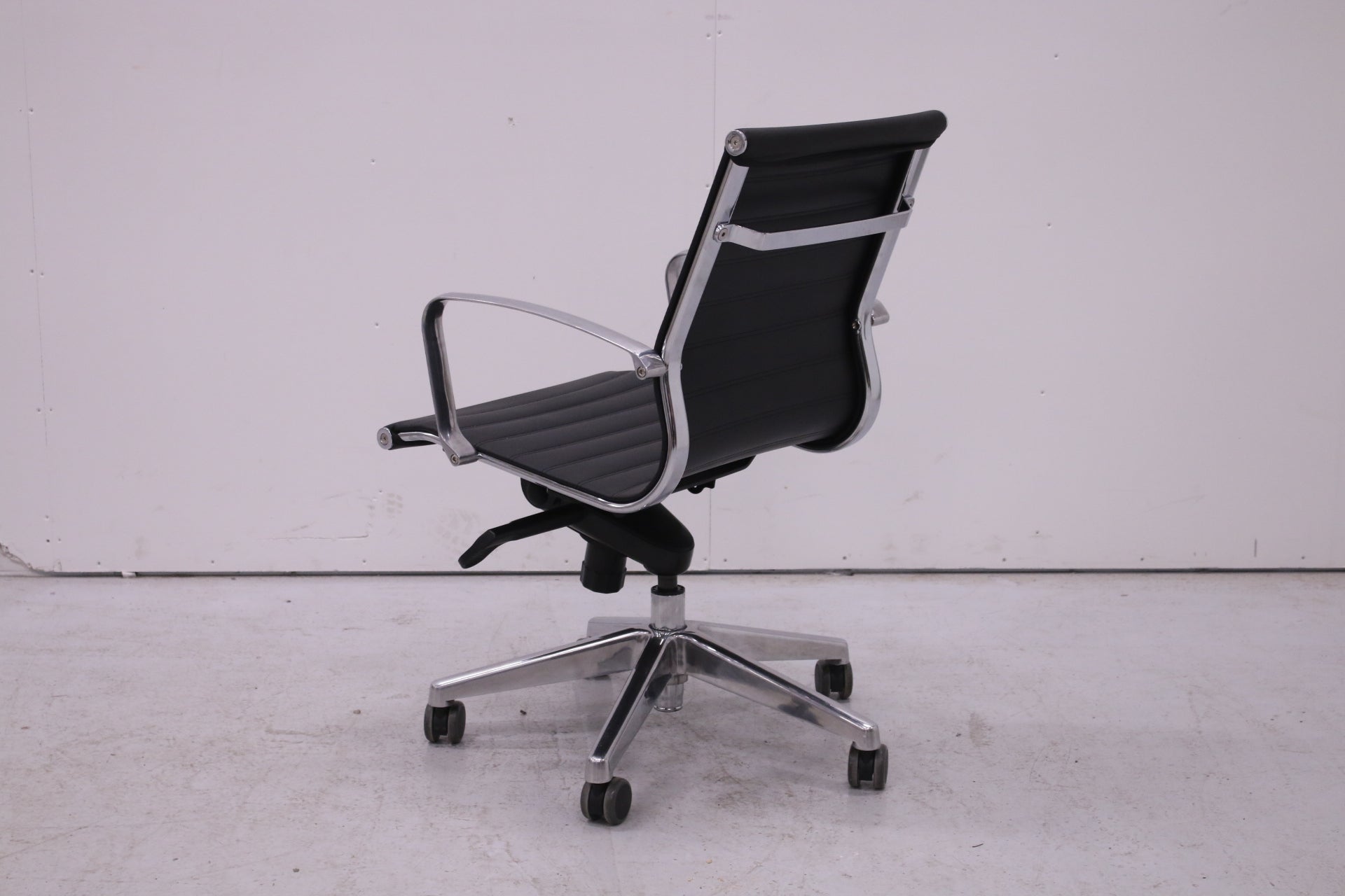 Sitio Deluxe Medium kokoustuoli / työtuoli - Suomen Kalustekeskus