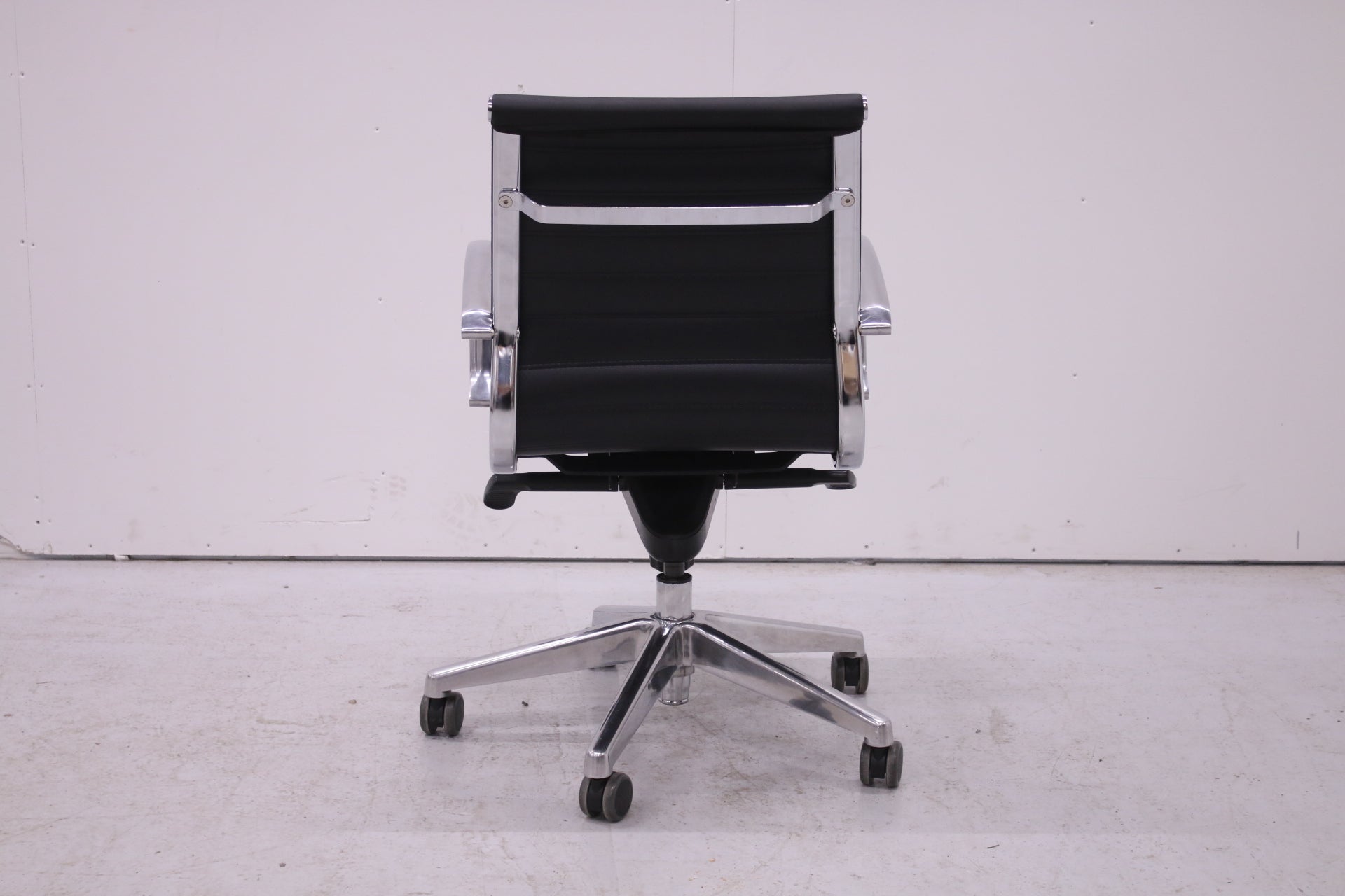 Sitio Deluxe Medium kokoustuoli / työtuoli - Suomen Kalustekeskus