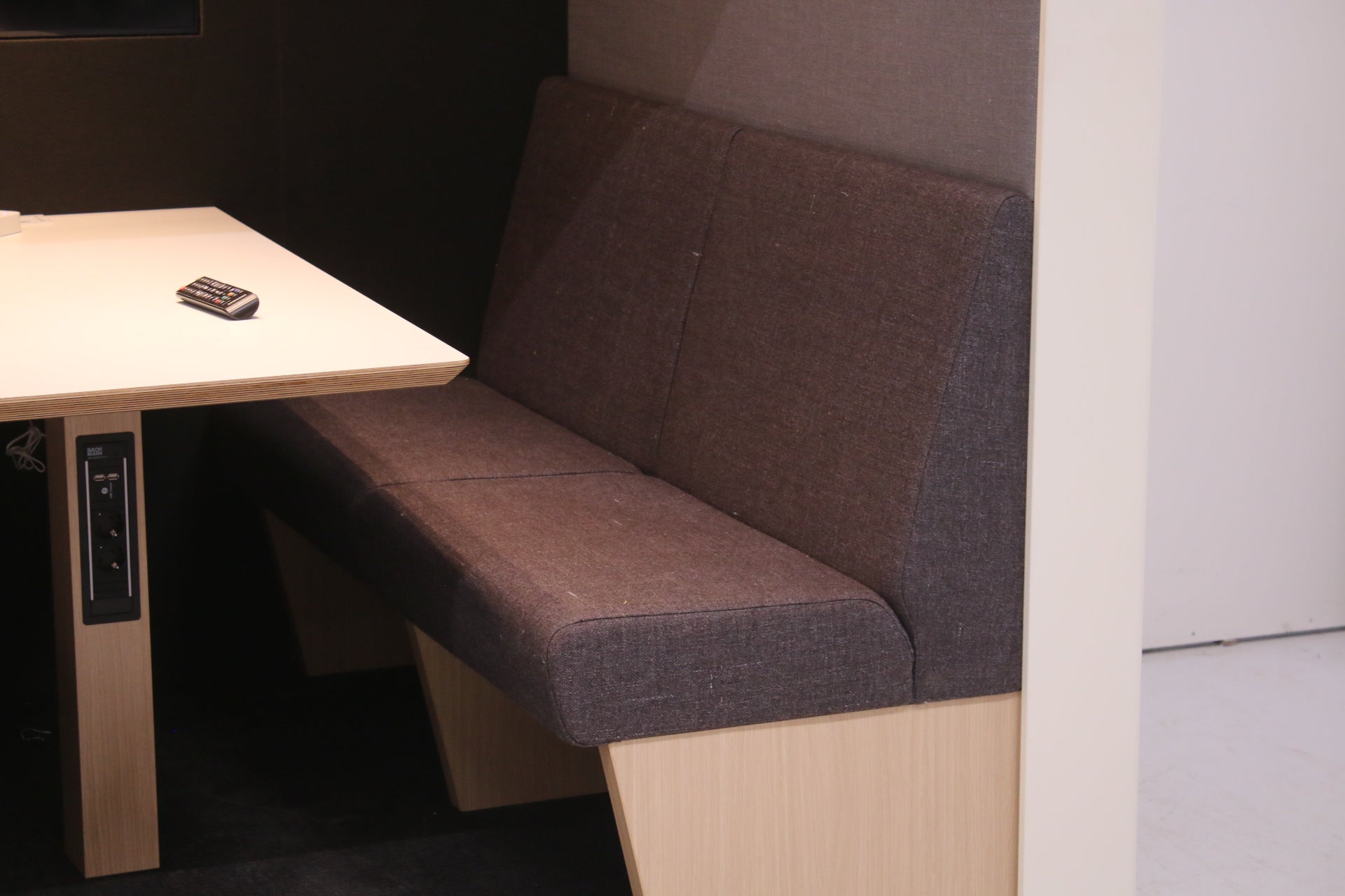 Smartblock MeetTime - Hiljainen työtila neljälle hengelle - Suomen Kalustekeskus