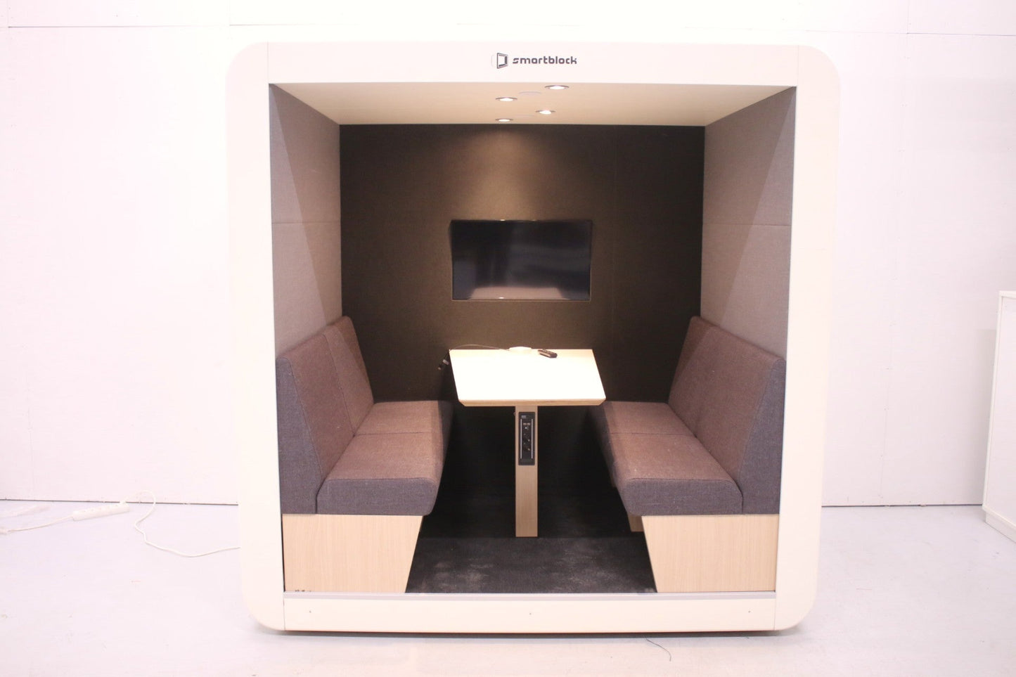 Smartblock MeetTime - Hiljainen työtila neljälle hengelle - Suomen Kalustekeskus