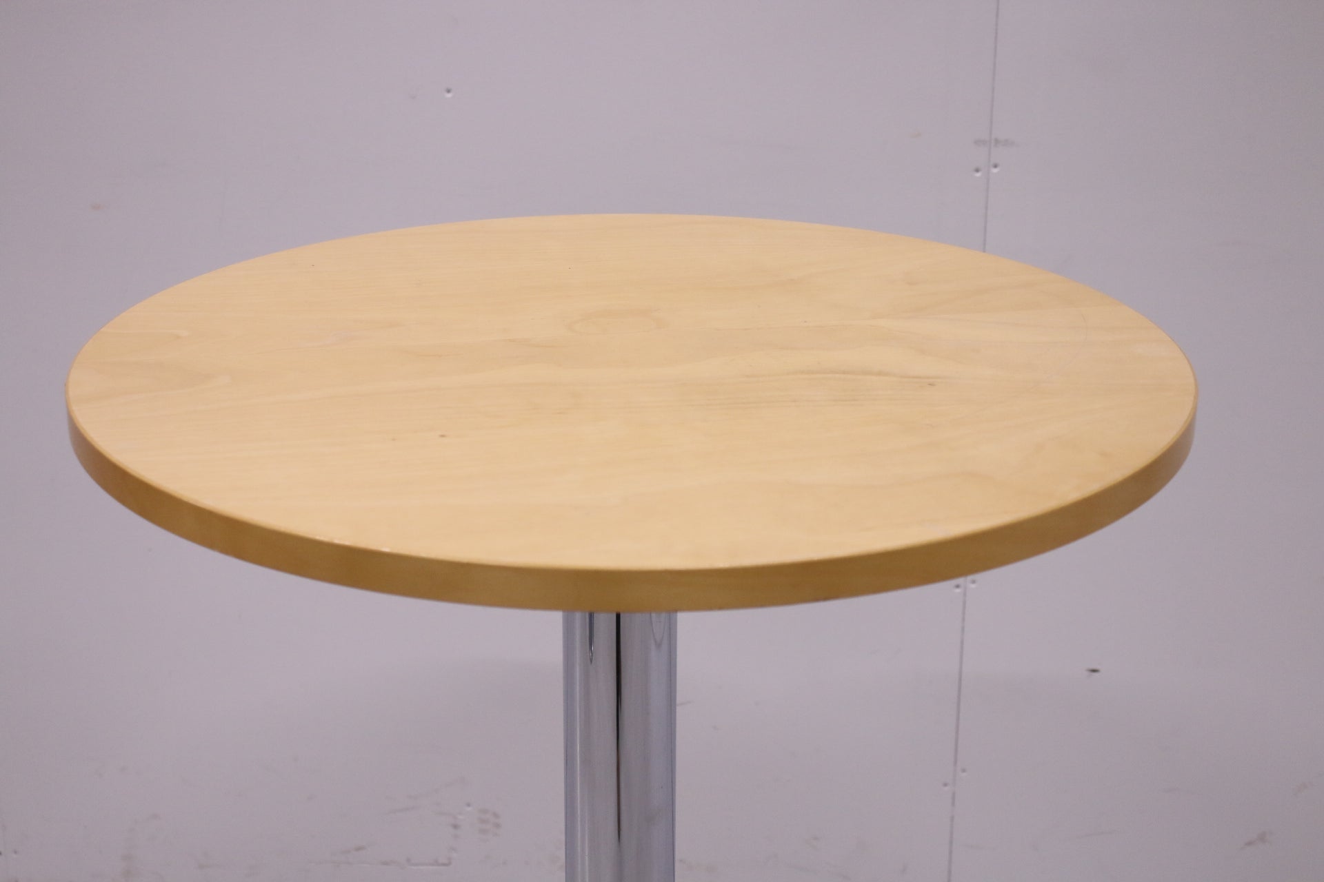 Spot pystypöytä ⌀ 70 cm - Suomen Kalustekeskus