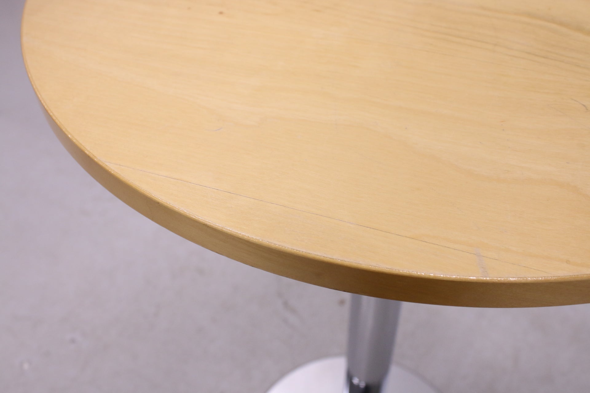 Spot pystypöytä ⌀ 70 cm - Suomen Kalustekeskus