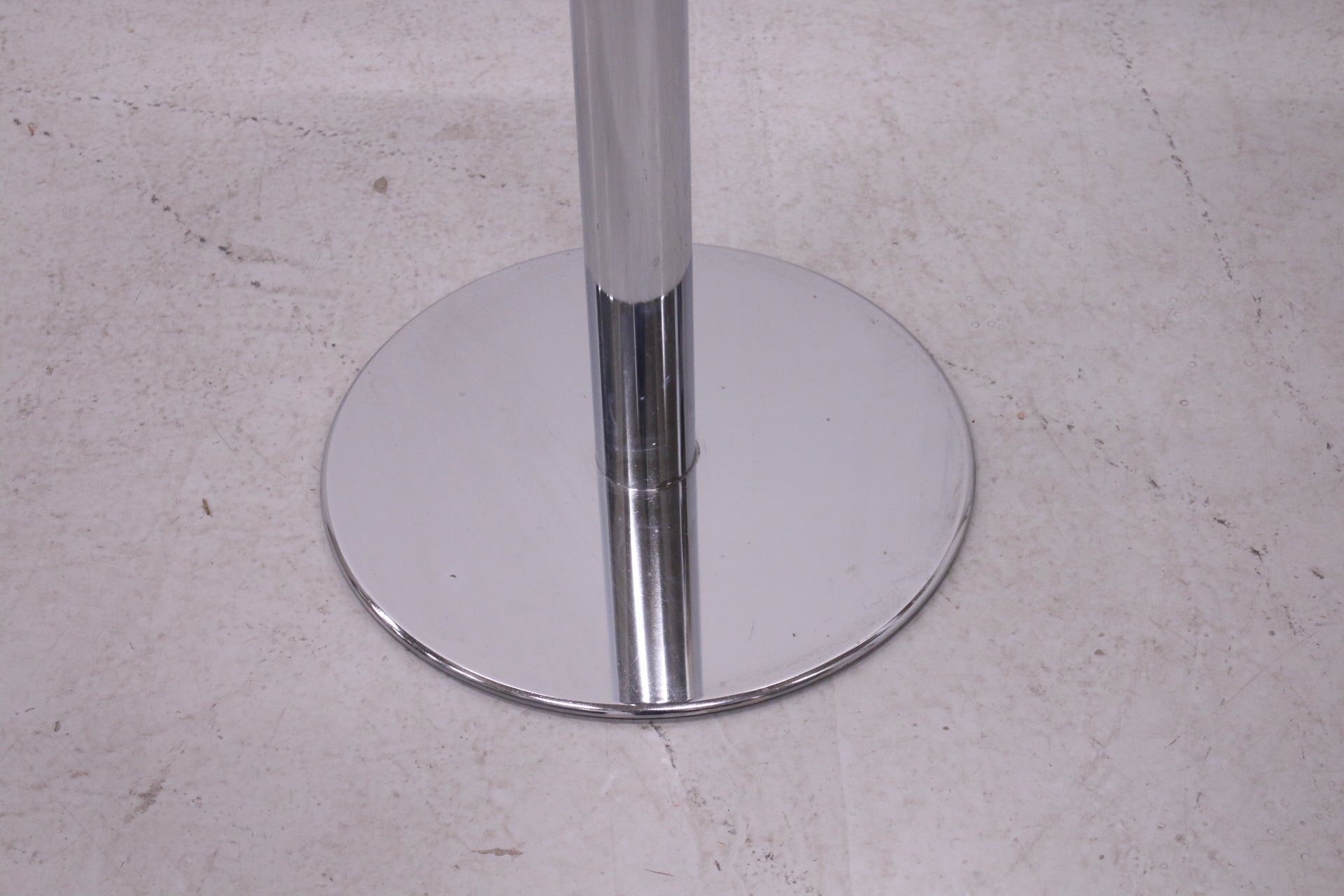 Spot pystypöytä ⌀ 70 cm - Suomen Kalustekeskus