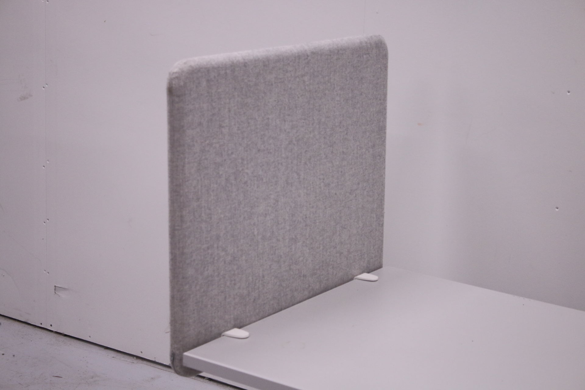 Standard vaaleanharmaa pöytäsermi, 80x65 - Suomen Kalustekeskus