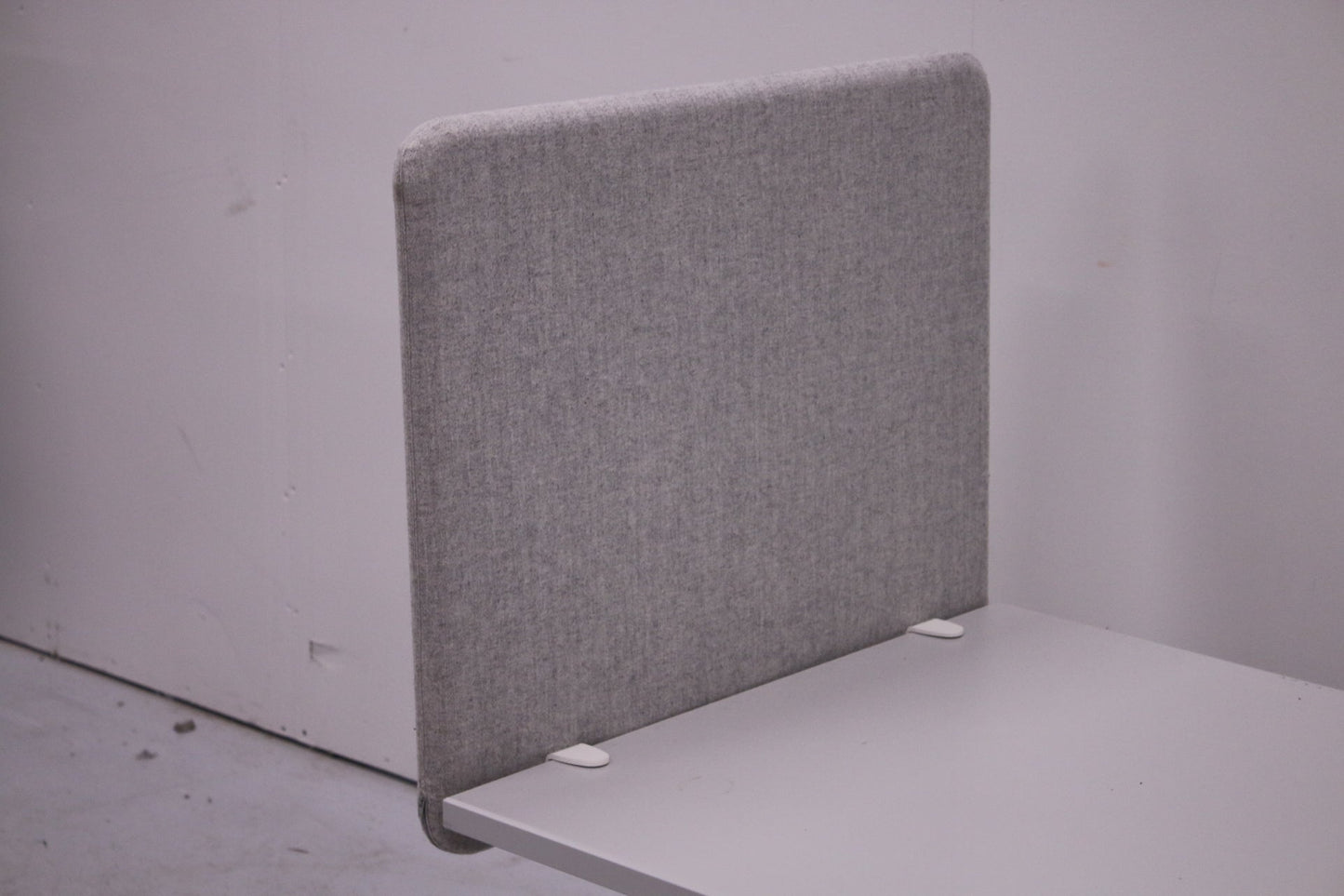 Standard vaaleanharmaa pöytäsermi, 80x65 - Suomen Kalustekeskus