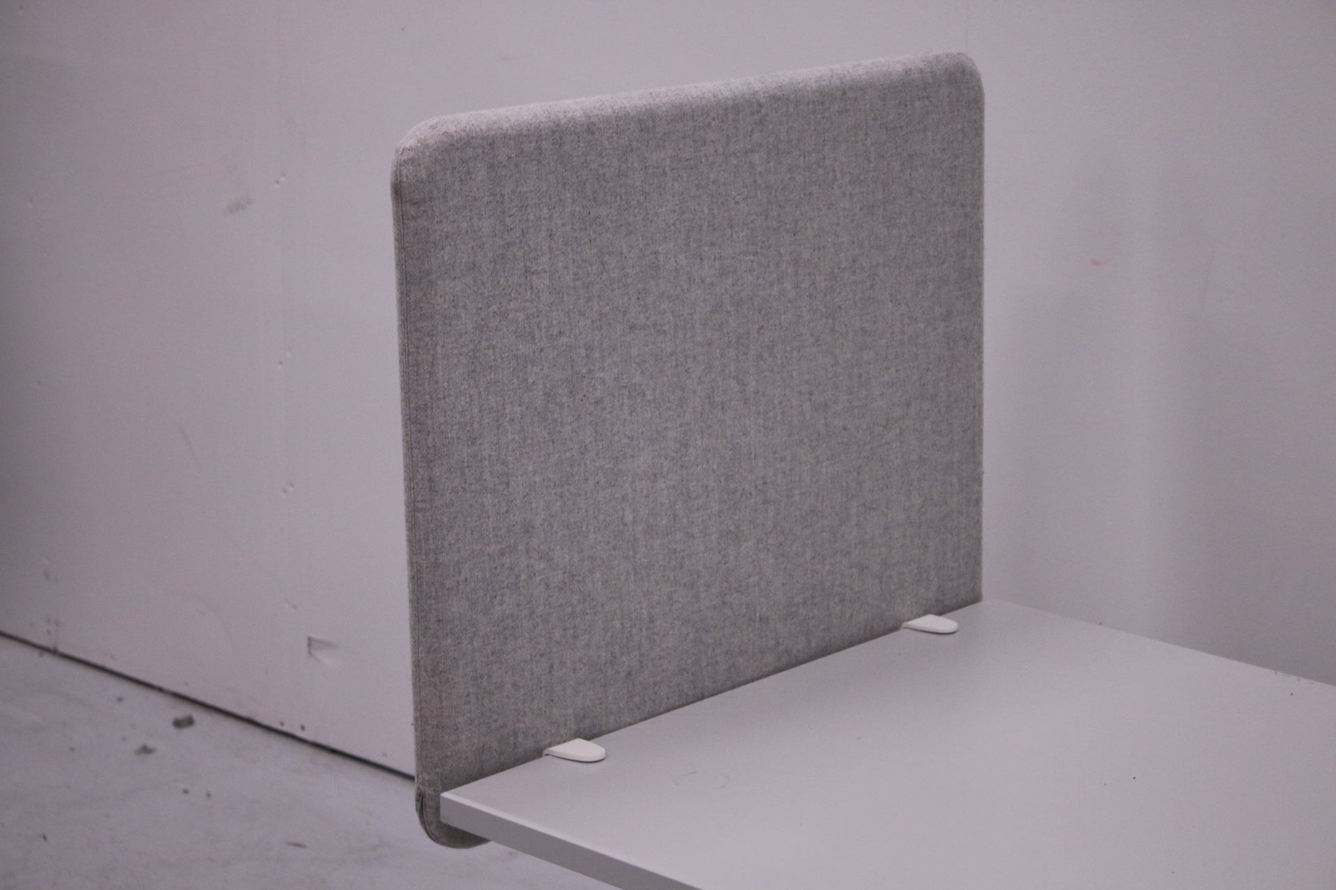 Standard vaaleanharmaa pöytäsermi, 80x65 - Suomen Kalustekeskus