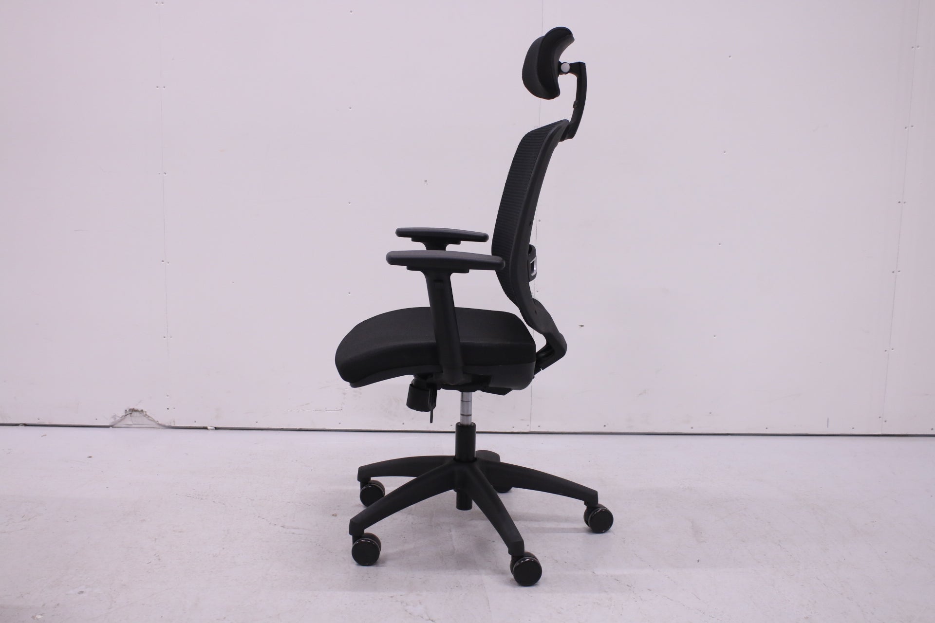 STANLEY työtuoli niskatuella - Suomen Kalustekeskus