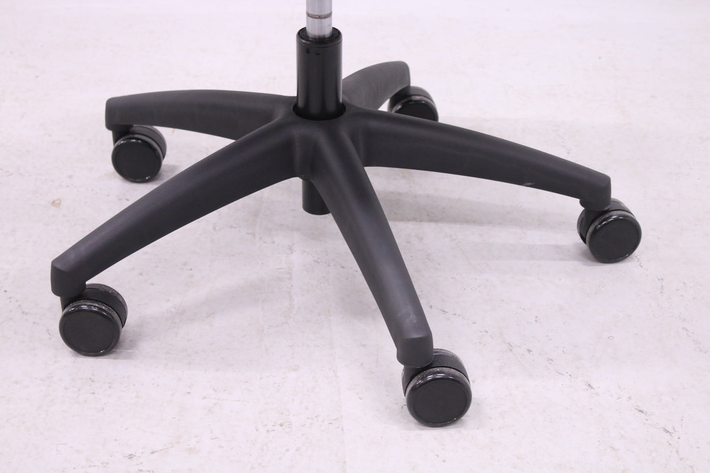 STANLEY työtuoli niskatuella - Suomen Kalustekeskus