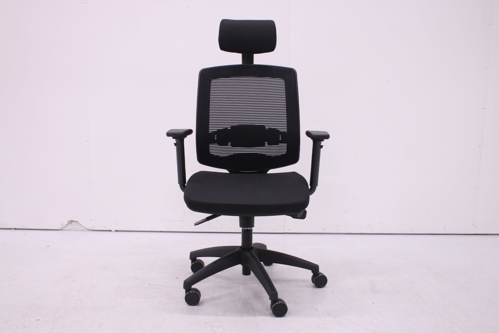 STANLEY työtuoli niskatuella - Suomen Kalustekeskus