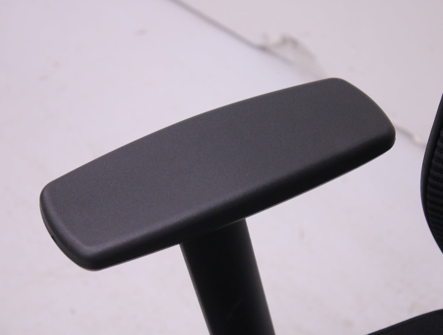 STANLEY työtuoli niskatuella - Suomen Kalustekeskus