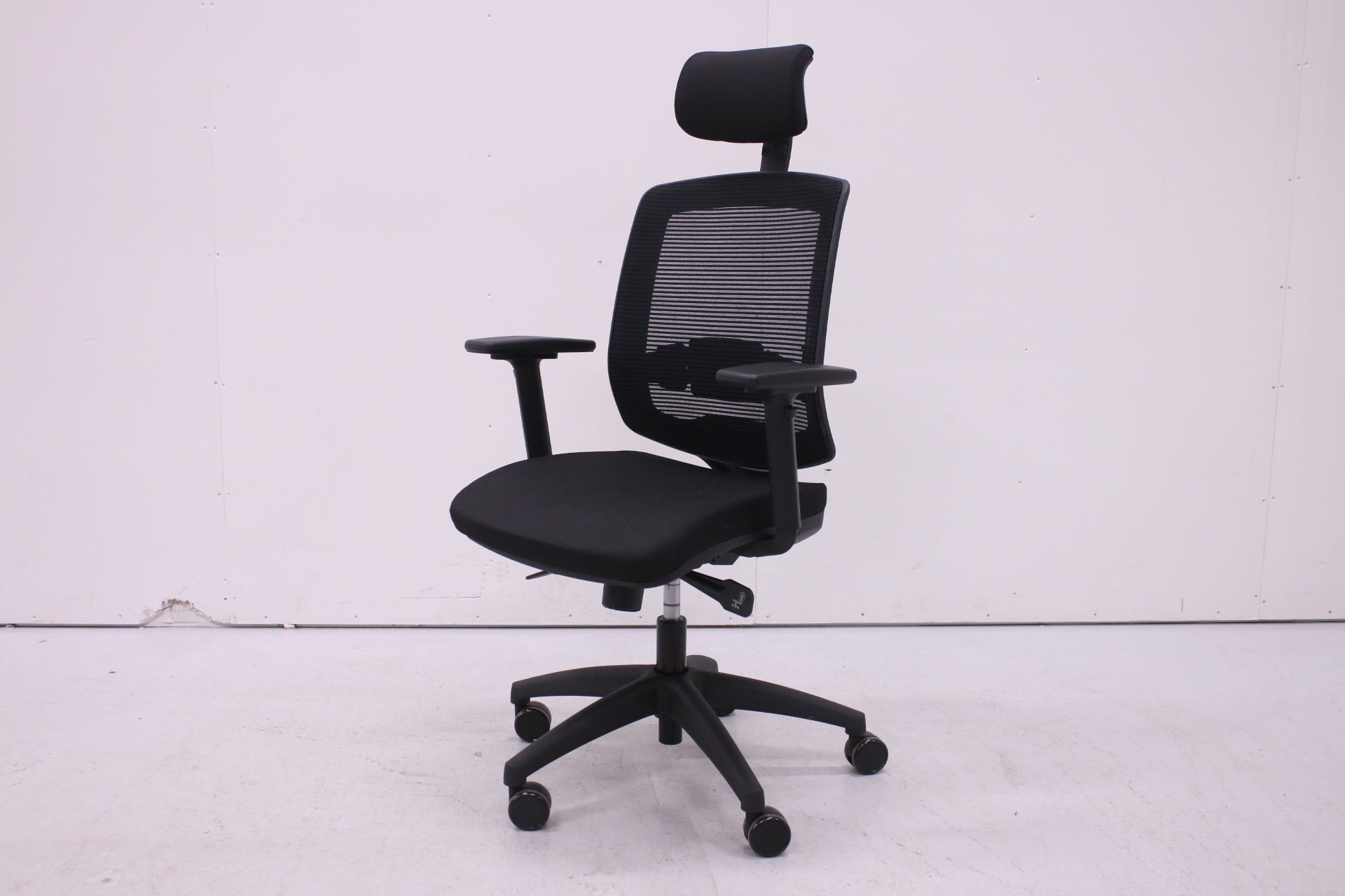 STANLEY työtuoli niskatuella - Suomen Kalustekeskus