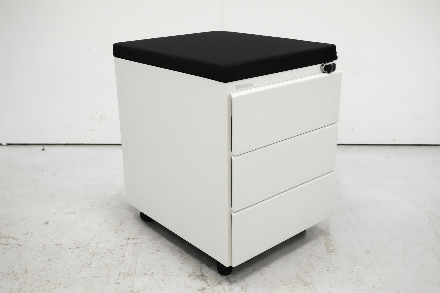 Steelcase 3 - osainen laatikosto valkoinen / musta - Suomen Kalustekeskus