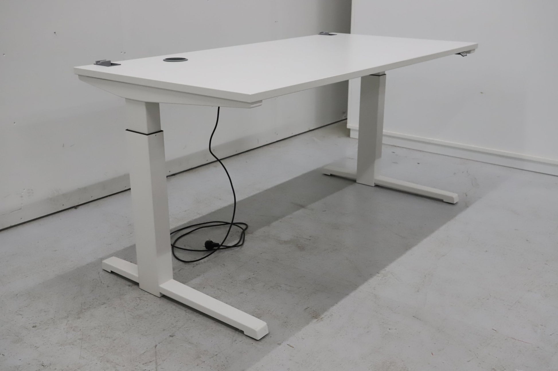 Steelcase Activa Lift 2 valkoinen sähköpöytä 160x80 - Suomen Kalustekeskus
