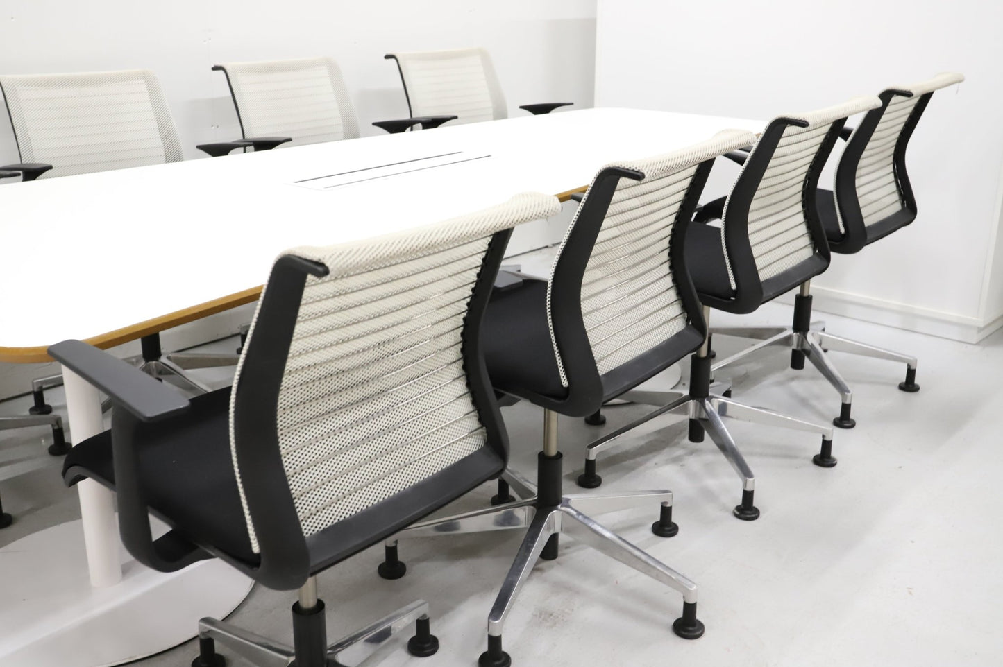 Steelcase Think - neuvotteluryhmä - Suomen Kalustekeskus