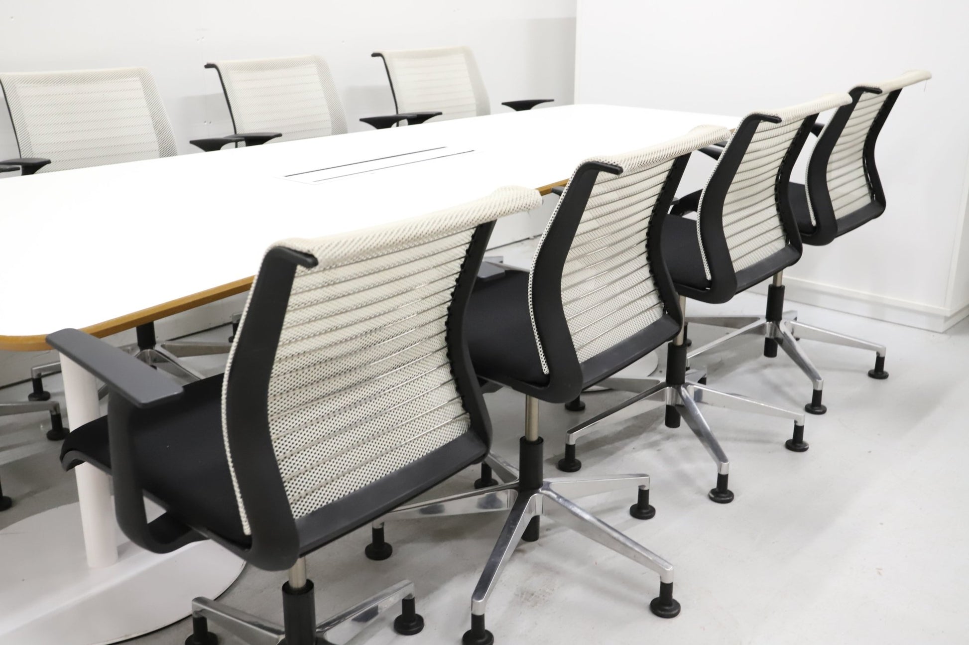 Steelcase Think - neuvotteluryhmä - Suomen Kalustekeskus