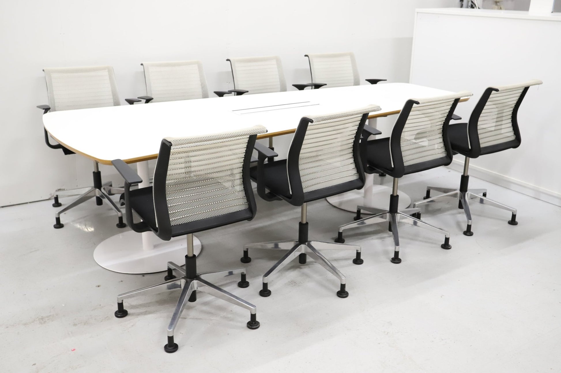 Steelcase Think - neuvotteluryhmä - Suomen Kalustekeskus