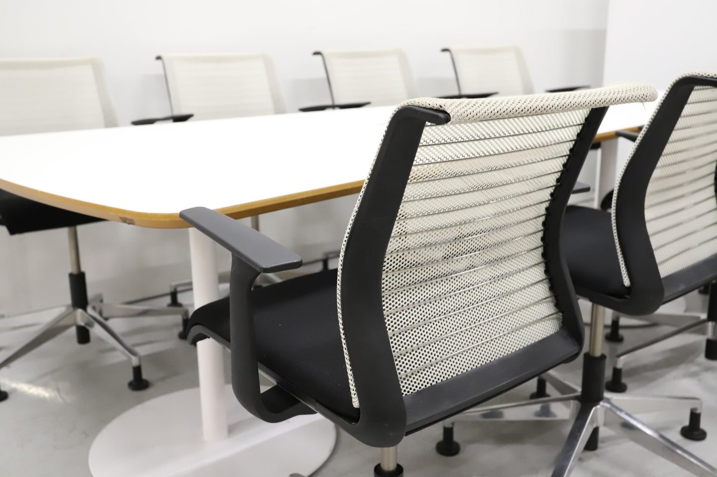 Steelcase Think - neuvotteluryhmä - Suomen Kalustekeskus