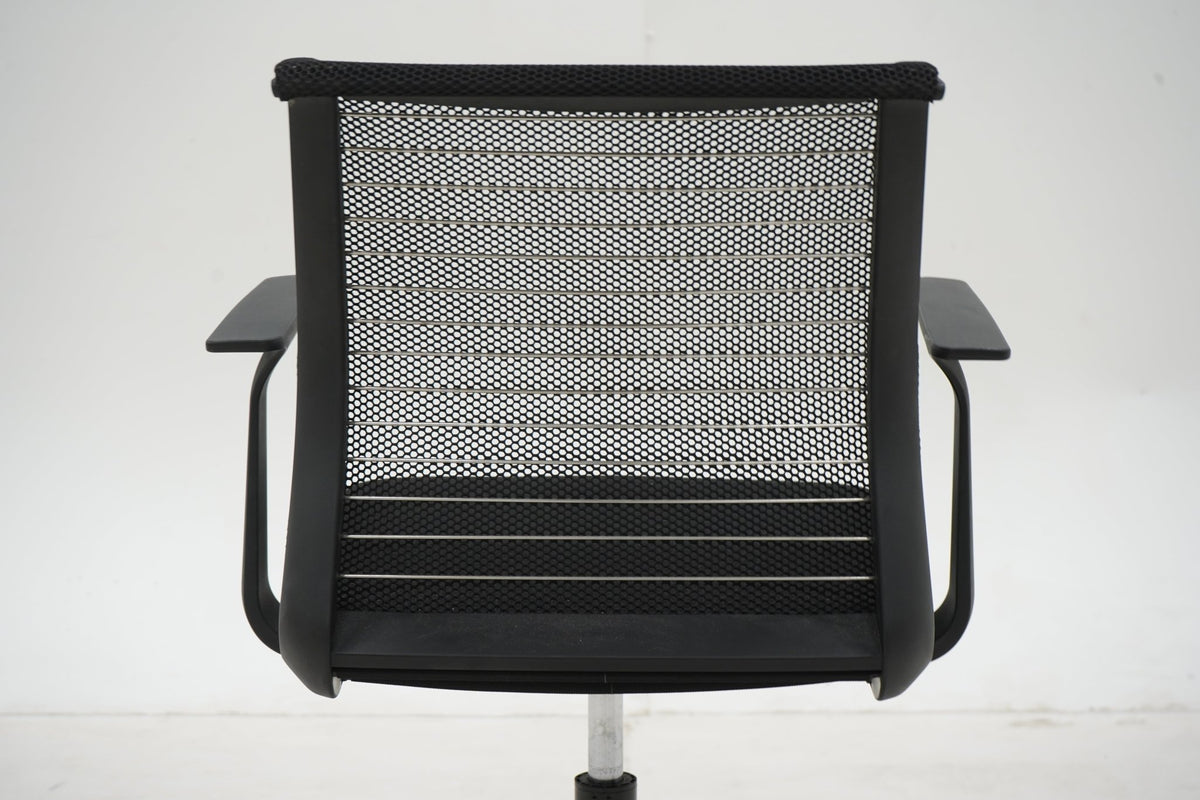 Steelcase Think-neuvottelutuoli, musta - Suomen Kalustekeskus