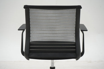 Steelcase Think-neuvottelutuoli, musta - Suomen Kalustekeskus