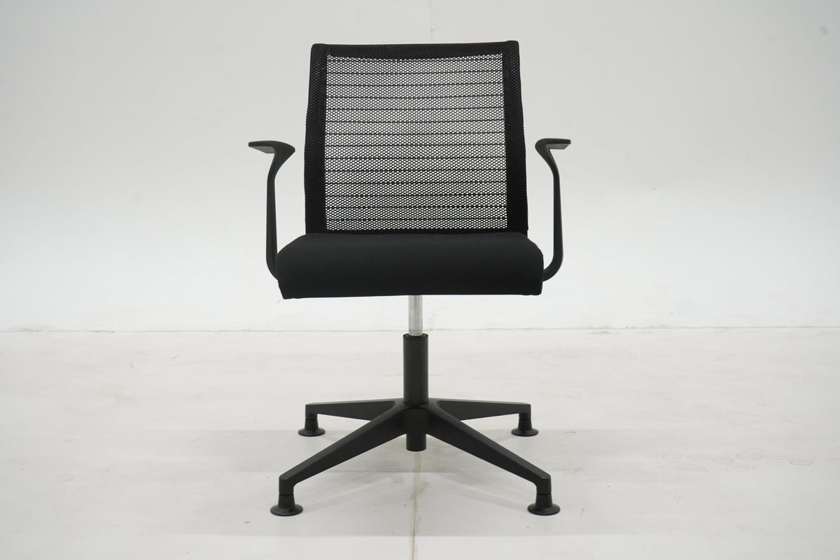 Steelcase Think-neuvottelutuoli, musta - Suomen Kalustekeskus
