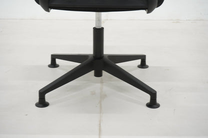 Steelcase Think-neuvottelutuoli, musta - Suomen Kalustekeskus