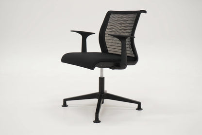 Steelcase Think-neuvottelutuoli, musta - Suomen Kalustekeskus