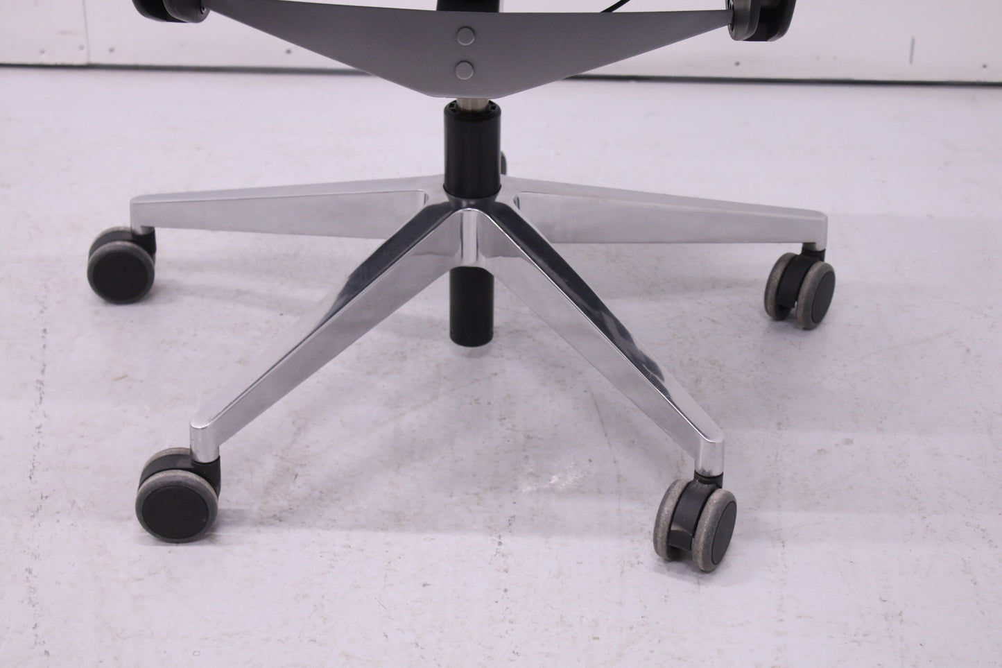 Steelcase Think työtuoli, harmaa - Suomen Kalustekeskus