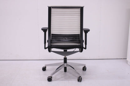 Steelcase Think työtuoli, harmaa - Suomen Kalustekeskus