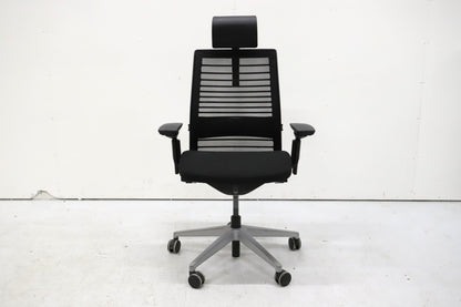 Steelcase Think työtuoli niskatuella, musta - Suomen Kalustekeskus