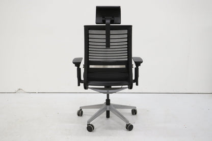 Steelcase Think työtuoli niskatuella, musta - Suomen Kalustekeskus