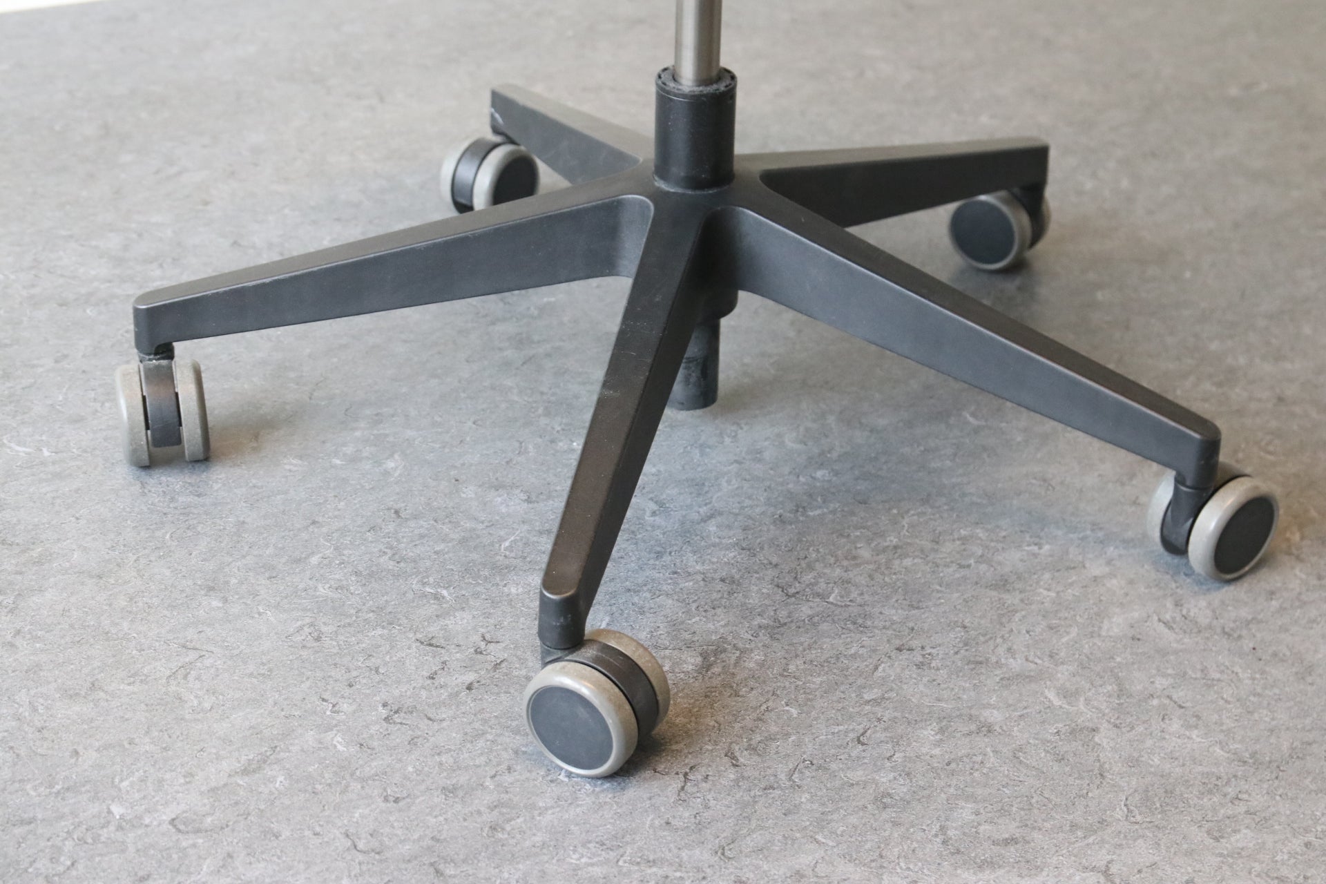 Steelcase työtuoli musta - Suomen Kalustekeskus