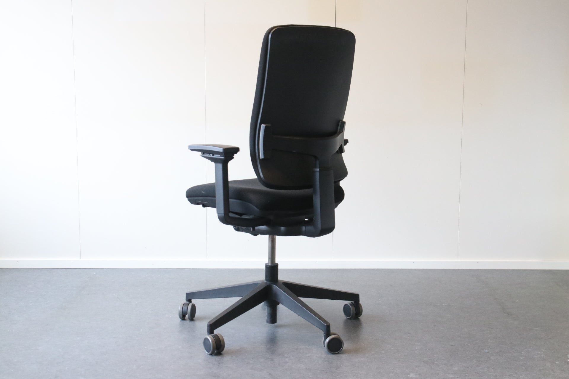Steelcase työtuoli musta - Suomen Kalustekeskus