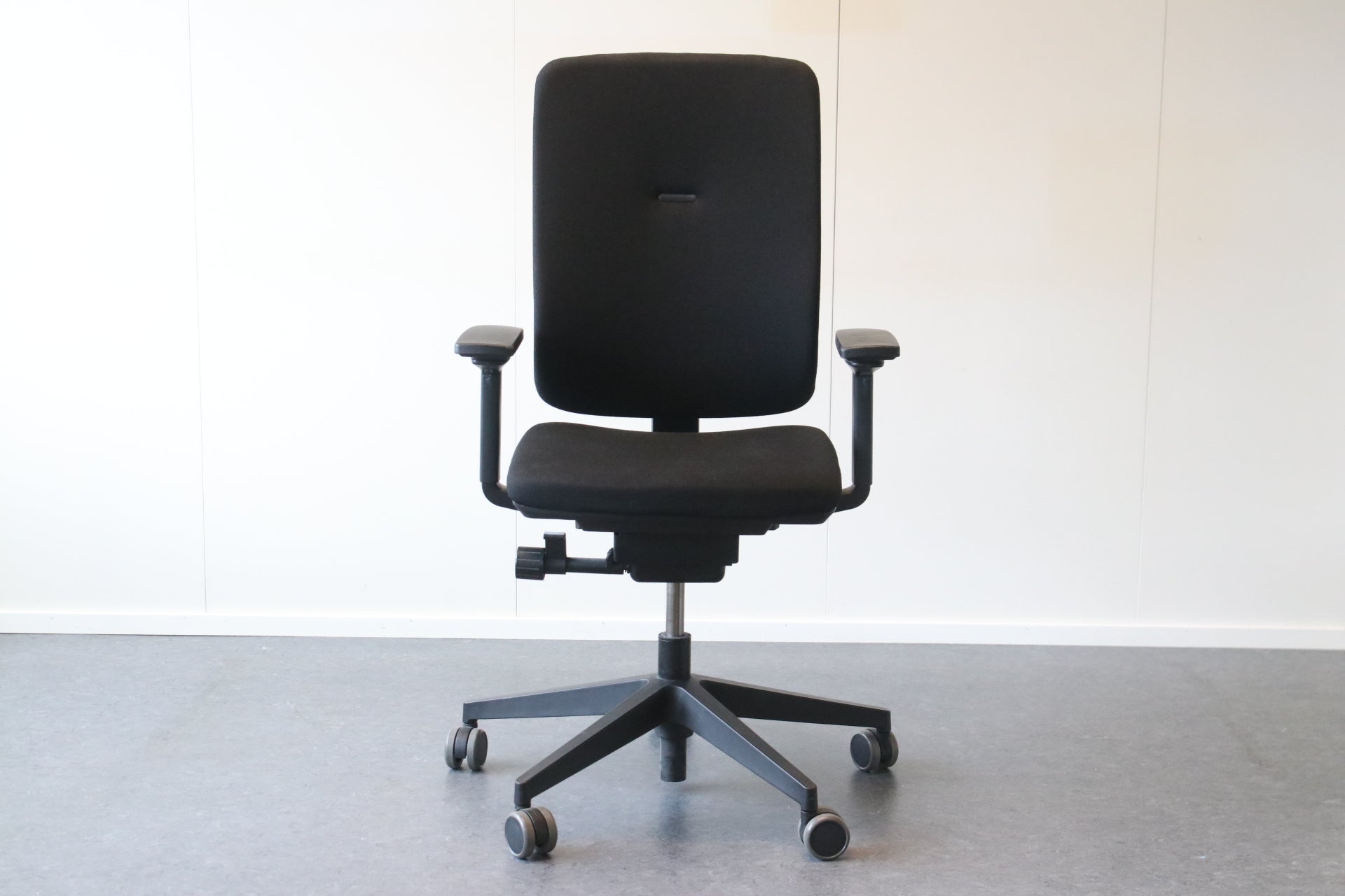 Steelcase työtuoli musta - Suomen Kalustekeskus