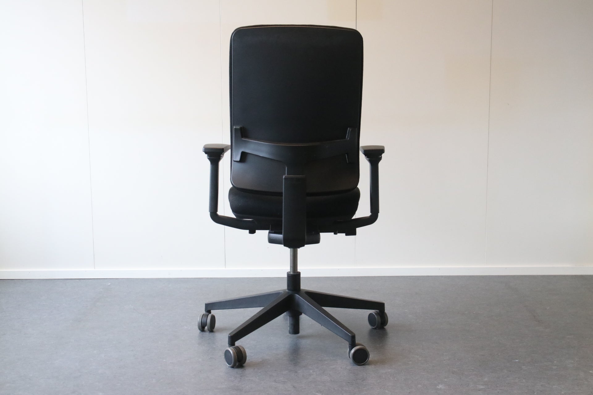Steelcase työtuoli musta - Suomen Kalustekeskus