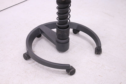 Swopper Aeris aktiivituoli pyörillä musta Alacantara - Suomen Kalustekeskus