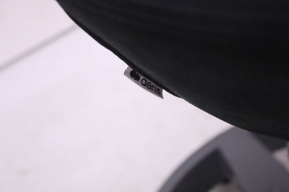 Swopper Aeris aktiivituoli pyörillä musta Alacantara - Suomen Kalustekeskus