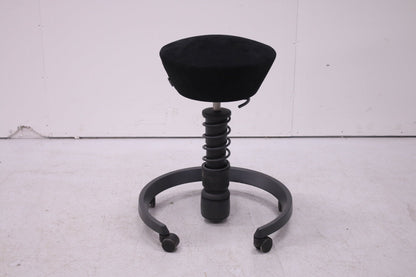 Swopper Aeris aktiivituoli pyörillä musta Alacantara - Suomen Kalustekeskus